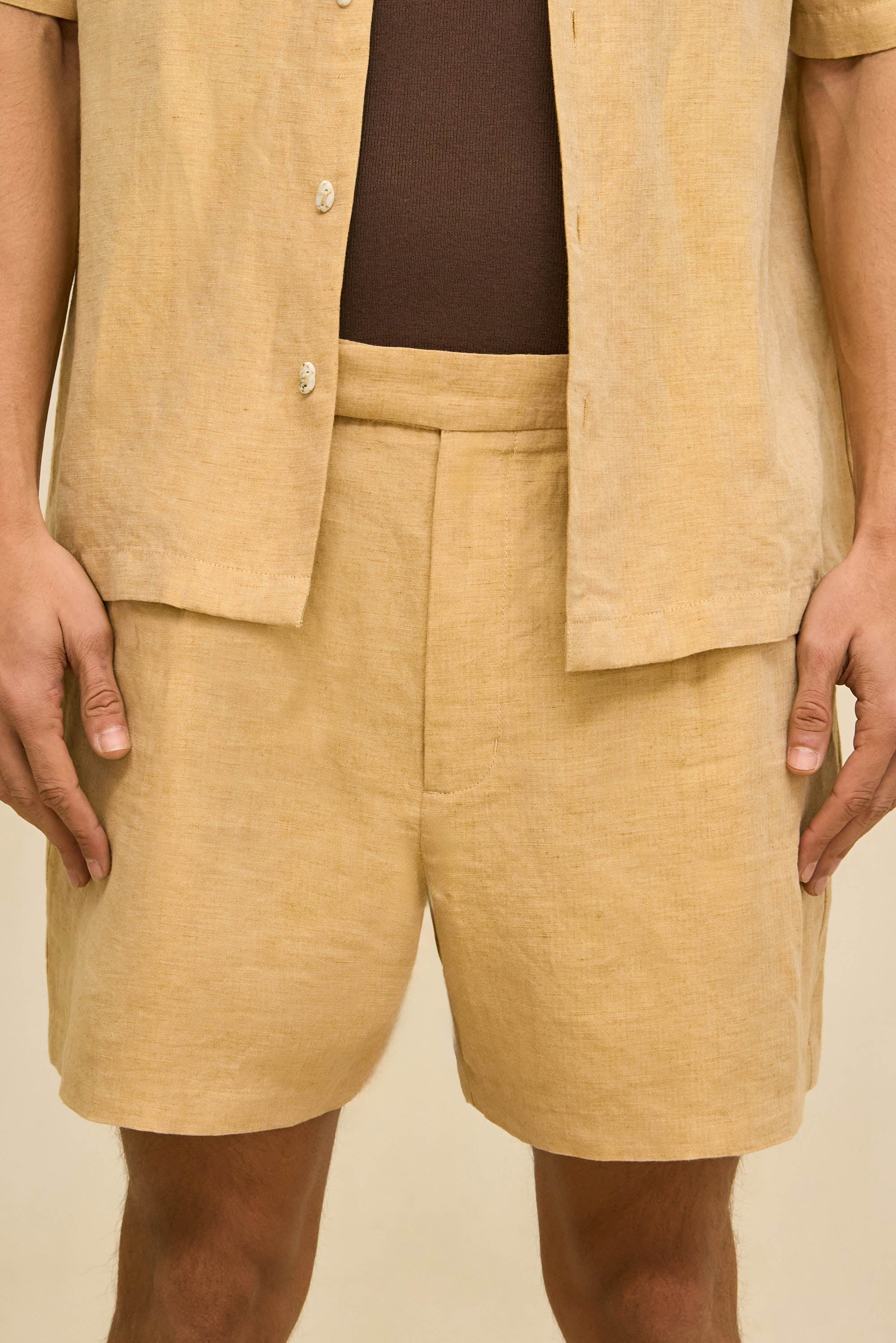 NICKLAUS SHORT - ALMOND
