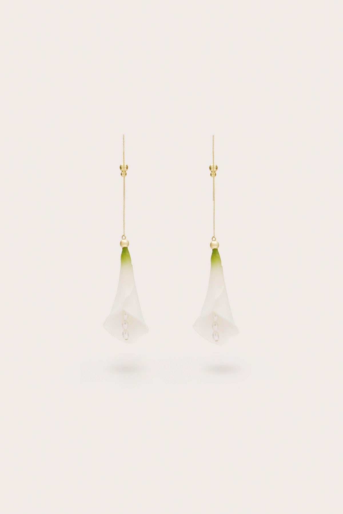 CALLA EARRING - WHITE